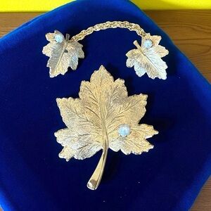 Vintage Sarah Coventry Jewelry Set Brooch Pin Sweater Guard Clips Leaf Goldtone